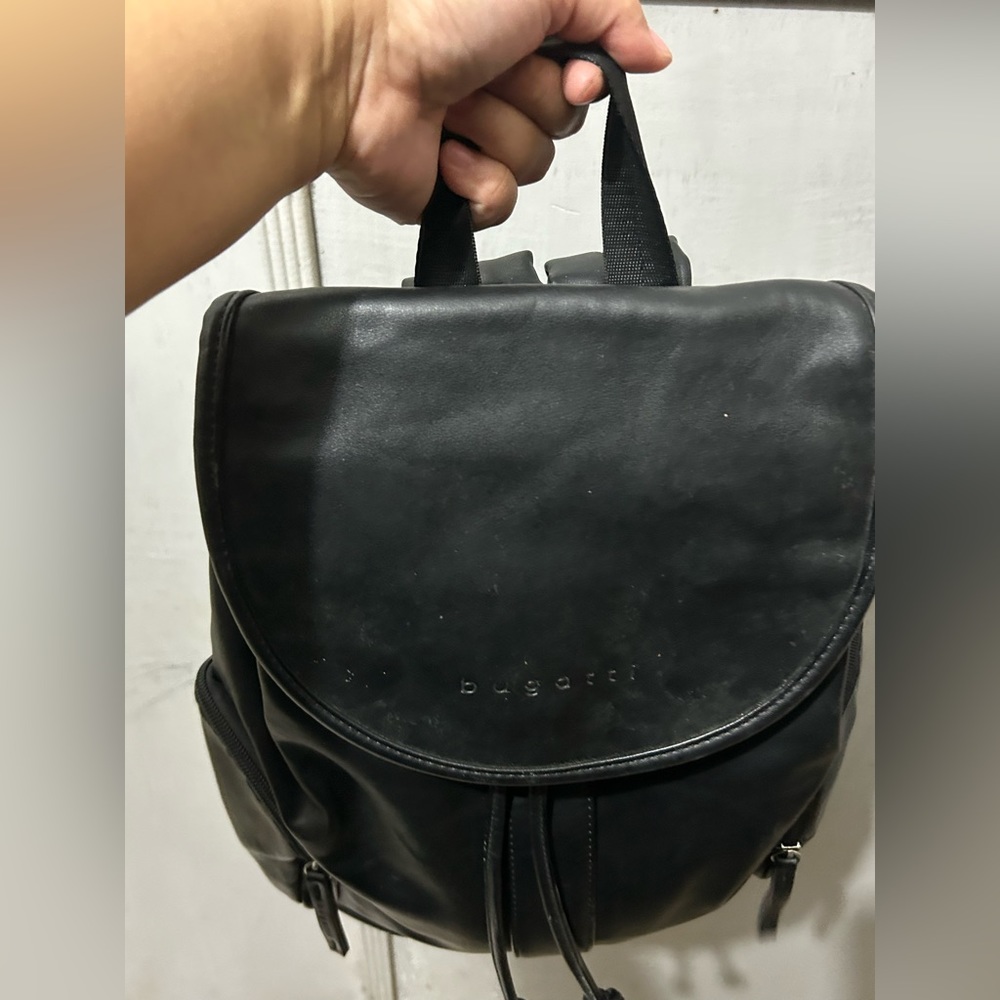 Bugatti bag pack black leather . Used. Condition 9:10 - Picture 8 of 13